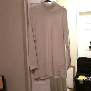 Long sleeve turtleneck by. Belford